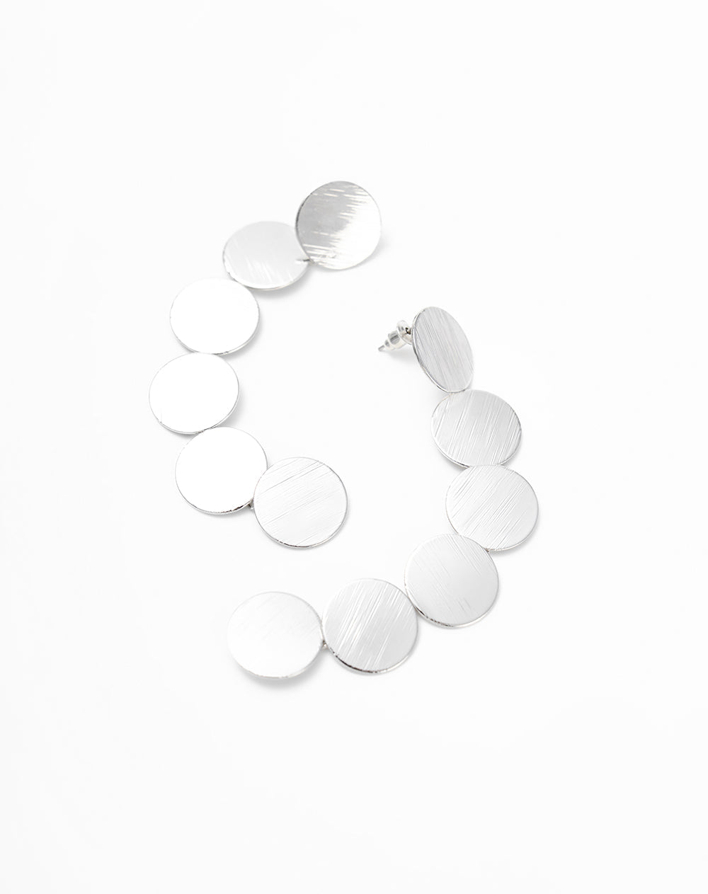 Aretes Largos Círculos Plateados